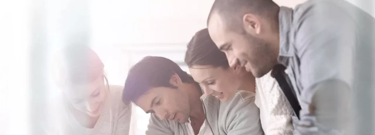 Zaměstnanci chtějí více peněz i volného času, firmy nabízí občerstvení na pracovišti 