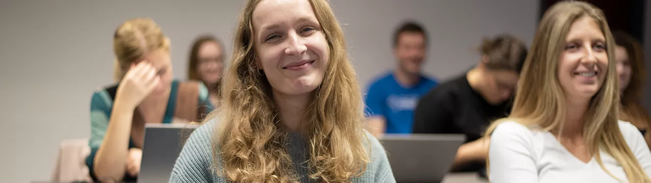 Mladé ženy při vyučování 