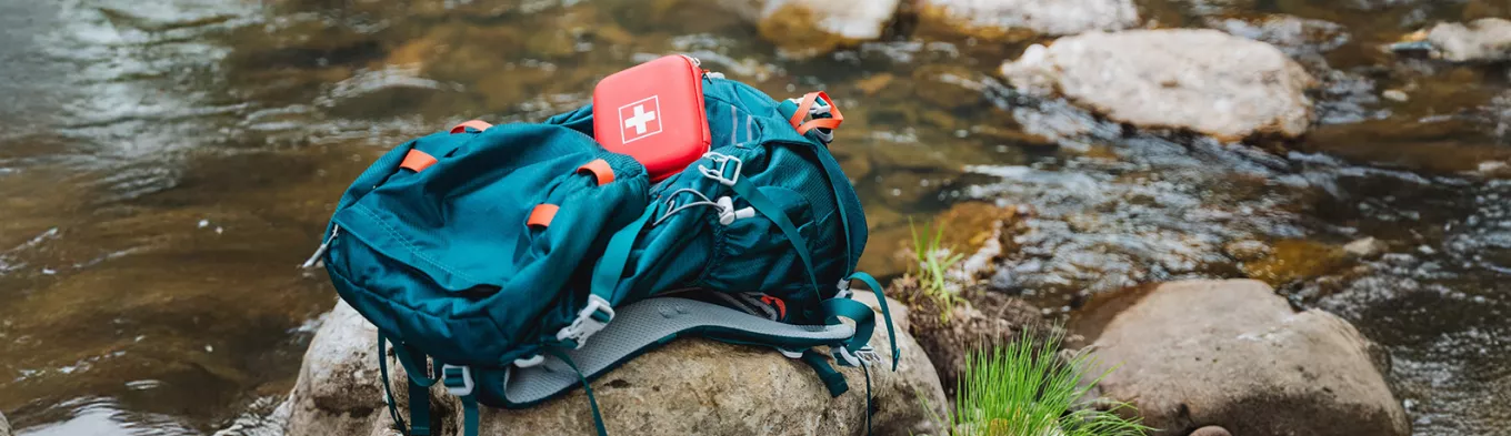 turistický batoh s lékárničkou