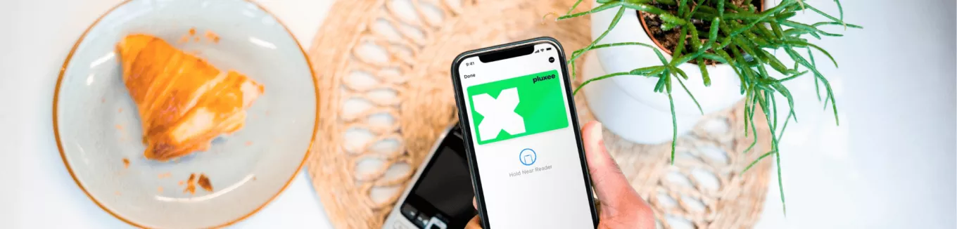 Fotka mobilní aplikace s digitální stravenkovou kartou