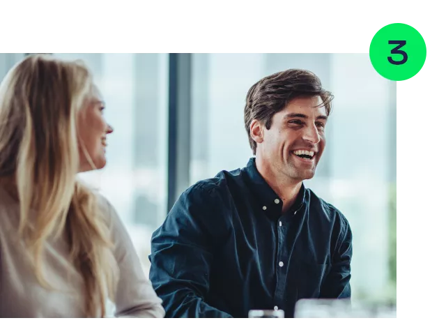 muž a žena v kanceláři