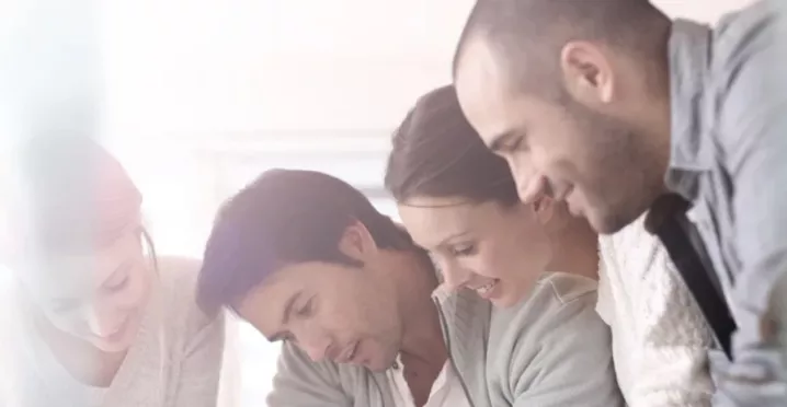 Zaměstnanci chtějí více peněz i volného času, firmy nabízí občerstvení na pracovišti