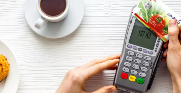 Daňově nejvýhodnější stravenka roku 2021 má hodnotu 137 Kč