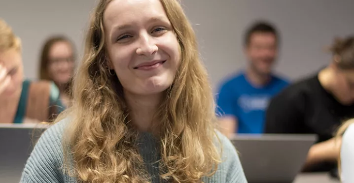 Mladé ženy při vyučování