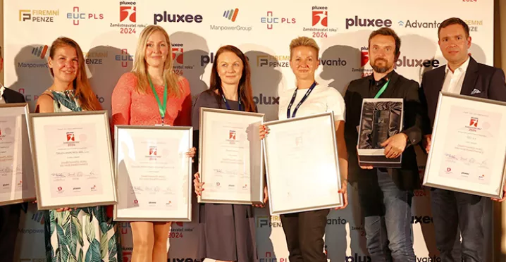 Zástupci oceněných firem s diplomy