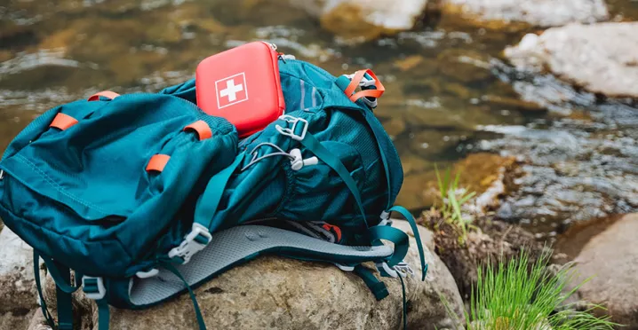 turistický batoh s lékárničkou