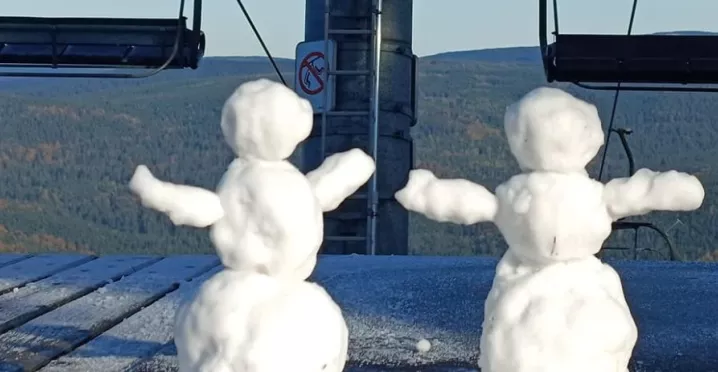 Sněhuláci na svahu