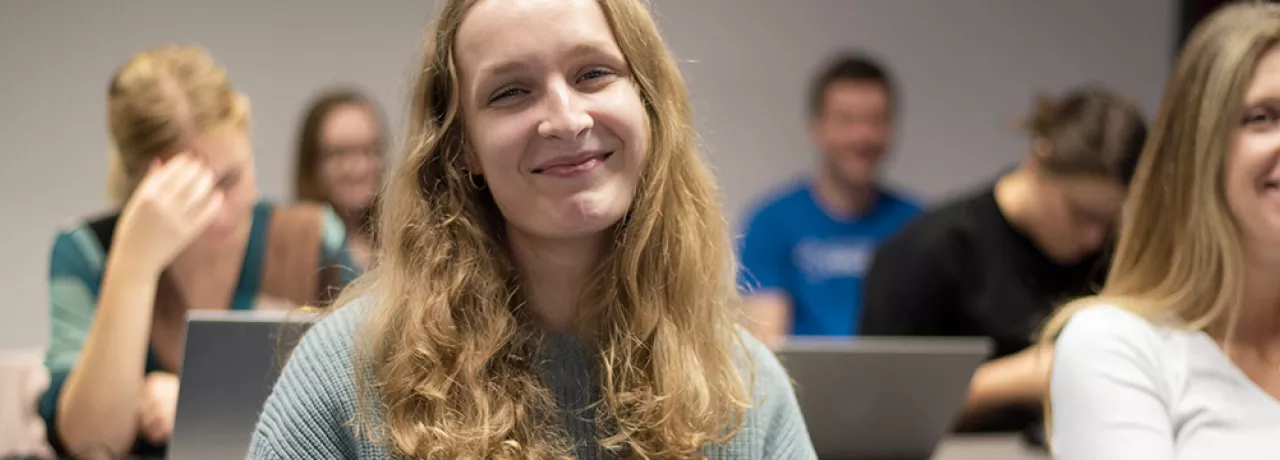 Mladé ženy při vyučování