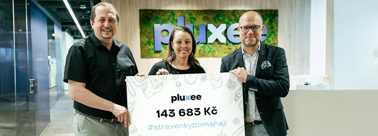 Předání diplomu Potravinovým bankám