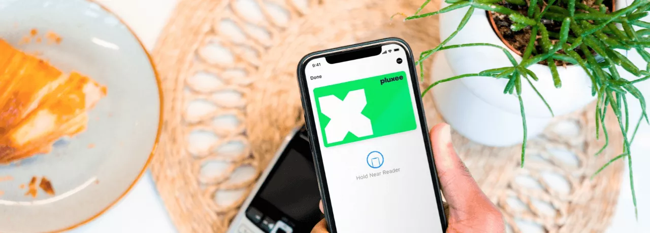 Fotka mobilní aplikace s digitální stravenkovou kartou