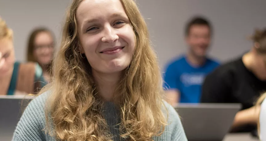 Mladé ženy při vyučování