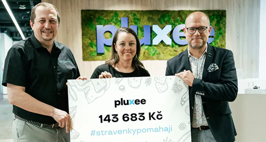 Předání diplomu Potravinovým bankám