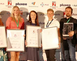 Zástupci oceněných firem s diplomy