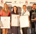 Zástupci oceněných firem s diplomy