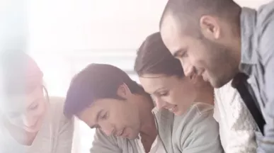 Zaměstnanci chtějí více peněz i volného času, firmy nabízí občerstvení na pracovišti