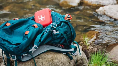 turistický batoh s lékárničkou