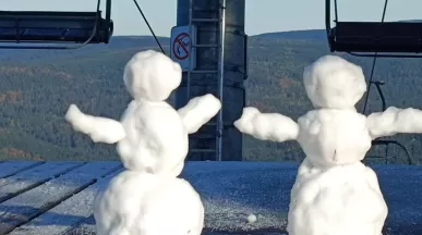 Sněhuláci na svahu