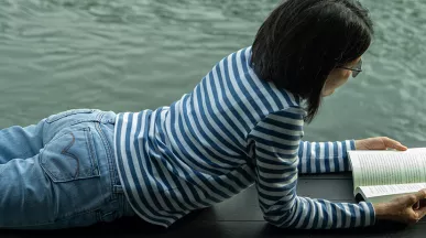 Žena, která čte knihu